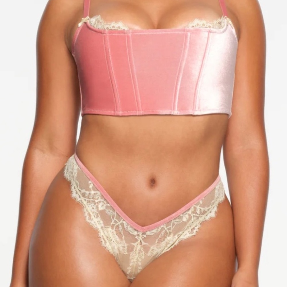 NWT SKIMS Velvet Lace Dipped Thong In Terracotta Multi